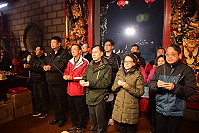 元宵佳節,各鄉、各村廟宇都是香火鼎盛,縣長劉增應會同立委陳雪生及局處主管一行特別前往南竿各廟宇上香祈福。(圖/文:曹重偉)