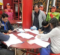 山隴境白馬尊王廟管理委員會2月27日晚間舉辦第14屆會員大會,改選新任廟管會委員,順利產生27位委員;預定3月11日舉辦新一屆主任委員、副主任委員、監察人選舉。(圖:山隴境白馬尊王廟管理委員會)