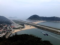 　北竿機場因長度不足實施減重規範，對地區淡菜運台銷量產生極大影響。（圖／文：陳鵬雄）