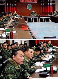 (上圖)指揮官主持擴大早報。(下圖)各業務主管實施工作報告。(圖/文:詹欽閔)