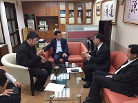 推動執行臺馬輪延壽計畫及臺馬之星歲修,以及建購3千噸以上RORO型客貨輪進度期程,府會首長13日上午在立委陳雪生安排下,與交通部政務次長黃玉霖說明,納入109年度中央政府總預算內。(圖:立委陳雪生國會辦公室)