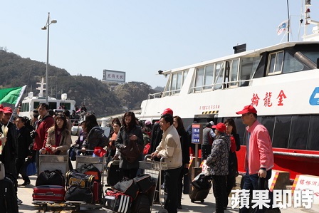 持大三通個人旅遊許可證件的陸客自馬祖入境後,得申請延長停留天數7日。