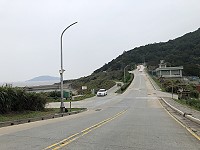 　馬拉松結束，北竿地區全島交通恢復常態，&#22338;里往塘岐仍需改道環島北路。（圖／文：陳鵬雄）
