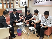 針對馬祖豬肉品10日起管制輸台,陳雪生邀防檢局長馮海東至立院了解,建議應以宣傳勸導方式為主,不可貿然開罰。(圖:陳雪生國會辦公室)