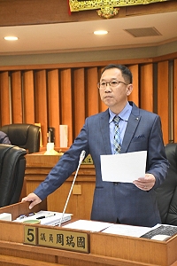 副議長周瑞國進行質詢。(圖/文:曹重偉)