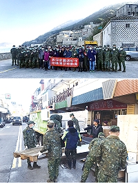 上圖:副大隊長、北竿鄉長與參與清潔的官兵合影,感謝官兵不遺餘力支持國家清潔週環境清理活動。下圖:官兵協助清運大型家具,為社區環境盡一份心力。(圖/文:王蕾)