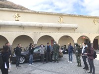 文化處與北竿各級民代、公所現勘討論北竿室內展演廳規劃事宜。(圖/文:陳鵬雄)