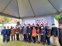《馬祖1979》阮義忠攝影展在桃園市馬祖新村眷村文創園區展出,23日開幕茶會,連江縣政府秘書長張龍德代表前往致意。(圖:連江縣政府文化處)