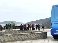 　寒假期間北竿各景點仍出現小型遊團，讓冬天的馬祖看起來不那麼冷清。（圖／文：陳鵬雄）