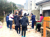 　東引鄉年終大掃除最後一天，國軍弟兄、清潔隊員到漁船碼頭、獅子村等地整理環境。（圖：東引鄉公所）