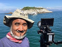 名攝影師、導演梁皆得在2000年意外發現神話之鳥。(圖:梁皆得提供)