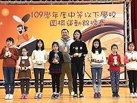 介壽國小李佳恩(右3)獲得109學年度中等以下學校圍棋運動錦標賽國小女子組第六名,為馬祖首次有選手能在此項圍棋賽事上得名。(圖:介壽國中小)