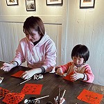鹹味島合作社舉辦手做春聯、窗花創作活動,洋溢年節氣氛。(圖:鹹味島合作社)