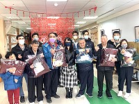 　協和發電廠馬祖珠山電廠贈送大同之家、珠螺、清水社區長者實用冬季保暖用品。（圖：馮紹夫、珠山電廠）