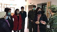 曾玉花實地走訪東莒長春食堂、東莒隔離中心、西莒隔離中心進行現勘。(圖/文:蔡夢玲、宋幸儒)