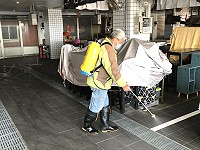　南竿鄉公所執行獅子市場、白馬王公園遊樂設施預防性消毒工作，確保公共區域環境安全。（圖／文：吳嘉榮）