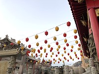 　北竿元宵擺暝文化祭官方活動宣布停辦，但情境佈置仍照常，各宮廟大多取消或縮小遶境規模。（圖／文：陳鵬雄）