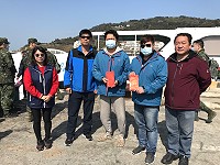 莒光鄉民代表會致贈佶星航業所屬馬祖之星、東海明珠全體船員春節加菜金,感謝船員們的辛勞及對莒光的貢獻。(圖/文:宋幸儒)