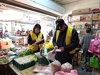 標準檢驗局基隆分局加強執行春節前夕磅秤檢查,確保民眾安心採購。(圖:標檢局基隆分局)
