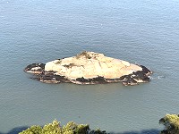 　芹壁半山五家村觀景平台完工，居高臨下可俯瞰聚落及龜島頭足全貌。（圖／文：陳鵬雄）