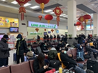 小年夜霧氣打亂台馬交通,南北竿共取消9架次班機,約300人滯留;相關單位立即協調今日民航機、軍機加開支援疏運。(圖/文:馮紹夫)