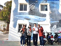 連江工作站海洋保育巡查員1月11日派駐,成員為巡查員站長呂雨聰(右2)、巡查員吳佩蓉(左2)、單道芬(左1)。(圖:產發處)