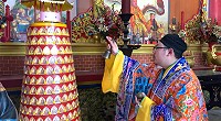 　福澳境華光大帝廟20日光明燈亮燈儀式，祈求神明保佑信眾闔家平安。（圖／文：馮紹夫）