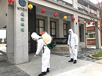 協助校園消毒不僅落實防疫作為,亦驗證平日訓練實效。(圖/文:林俊賢)