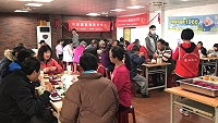 　西莒傳統技藝協會社區關懷據點新春首場健康促進及共餐活動，場面歡樂溫馨。（圖／文：宋幸儒）