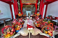 「安寧廟」是東引最後一間擺暝的廟宇,奉祀神明為老鼠礁大王、燕秀迦南大王及西引島梯下的王、曹、張、劉四將軍。(圖/文:陳其敏)