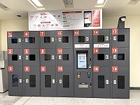 　北竿航空站候機大廳總共38個電子式收費置物櫃全新完工啟用，最大的行李箱也放的下。（圖／文：陳鵬雄）