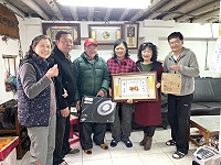 　莒光鄉公所婦女節致贈姊妹們每人一條蛋糕，並表揚模範人員，祝賀姊妹們婦女節快樂！（圖／文：宋幸儒、蔡夢玲）
