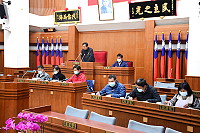 　連江縣議會第7屆第7次臨時會8日開議，議員完成報到手續並召開預備會議。適逢開議，縣長劉增應、副縣長王忠銘前往拜會，並向出席議員們致意。（圖／文：曹重偉）