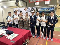 110年全國原住民族運動會,泰雅族鍾志城(左3)、魯莫尤敏(左4)代表馬祖參加角力項目。(圖:教育處)