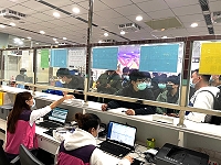 　馬祖20日仍被霧氣所困，班機全天停飛，379名旅客搭臺馬輪返台。（圖：馬祖日報）