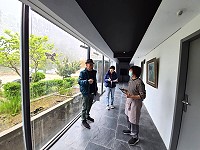 交旅局執行合法旅館星級輔導計畫,專家蘇國垚昨天走訪日光春和及隴之悅驛宿館進行星級輔導。(圖/文:曹重偉)