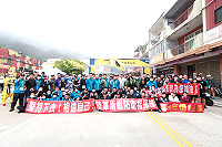 馬防部官兵踴躍參與2021年北竿硬地馬拉松賽事,並合影留念。(圖/文:王志翔)