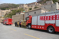 清明期間,北竿及莒光消防隊舉辦墓地防災演練及各村巡迴宣導。(圖:陳鵬雄、宋幸儒)