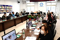 　因應餐飲業人力需求，衛福局舉辦人力媒合說明會，由台北海洋科技大學講師李嘉展說明業者旅遊旺季媒合學生打工機會及合作相關事宜。（圖／文：曹重偉）