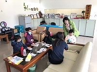 頗受好評的婦女會課後照顧服務今年續辦,為讓孩子更有收穫,今年追加DIY課程,歡迎符合資格且有托育需求的民眾於3天前提出預約申請。(圖/文:曹重偉)