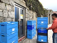 　暫停營業3個月的7-11芹壁門市開始進貨，預定今天恢復營業。（圖／文：陳鵬雄）