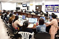 　衛福局AZ疫苗施打教育訓練及注意事項，由縣立醫院感染科醫師曹儷馨主講。（圖／文：曹重偉）