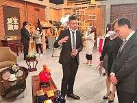 華視3月18日邀請劉增應、張永江、劉九銘等人錄製華視生活廣場節目《馬祖小島大幸福》行銷馬祖高粱酒。(圖:馬祖酒廠)