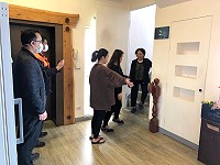 　因應旅遊旺季，消防局訂定民宿及六層以上集合住宅建築物火災預防執行計畫，指導業者辦理自衛消防編組演練。（圖：連江縣消防局）