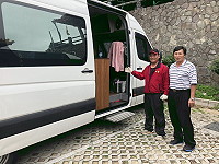 「微笑車隊」引進福斯大T5、T6保母車各2輛,特點都是空間寬敞、舒適個人座椅,讓旅客享有貴賓級的感受。(圖/文:曹重偉)