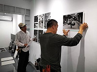 　阮義忠《馬祖1979》攝影展首次結合曹楷智、李若梅《島顏》與《島語》進行聯展，今起在宜蘭故事館舉辦。（圖：縣府文化處）