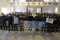 林所長與莒光守備大隊官兵合影。(圖/文:余竣鎧)