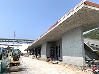 　產發處新建島際售票候船及休憩大樓即將完工，港務處進行內部販售區經營招標。（圖／文：馮紹夫）