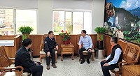 　 海巡署金馬澎分署長廖德成拜訪縣長感謝規劃新建海巡大樓協助，並支持騰出三槍堡旁土地廳舍空間，配合大同之家園區延伸規劃。（圖：馬祖岸巡隊）