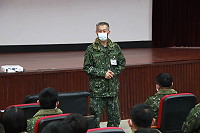 　副參謀長向官兵實施課前提示。(圖／文：程婉琳)